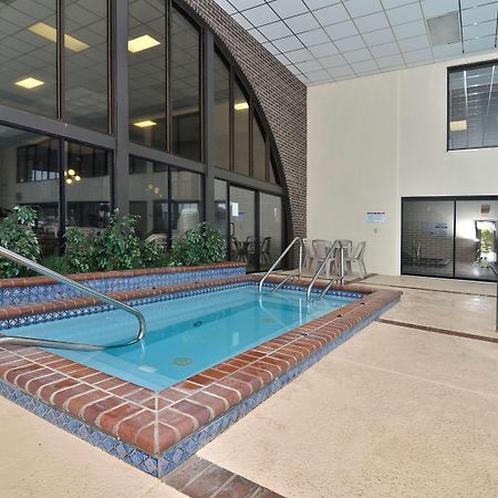 Best Western Angus Inn Great Bend Экстерьер фото