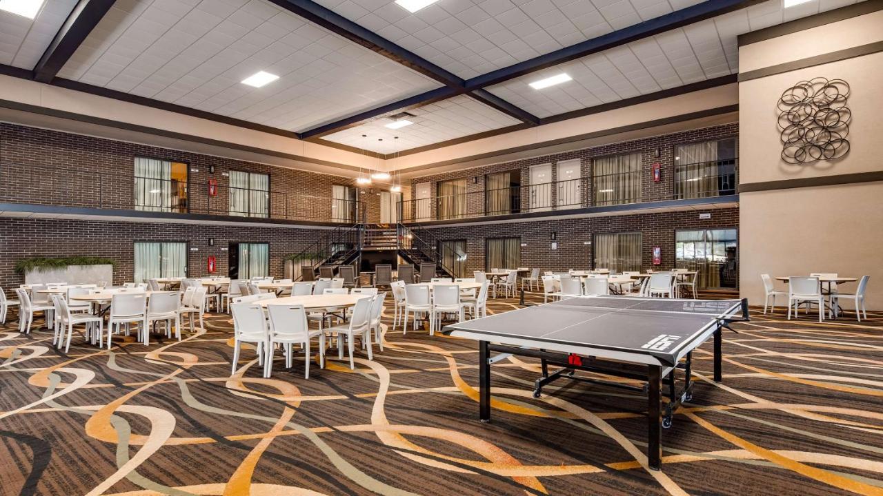 Best Western Angus Inn Great Bend Экстерьер фото