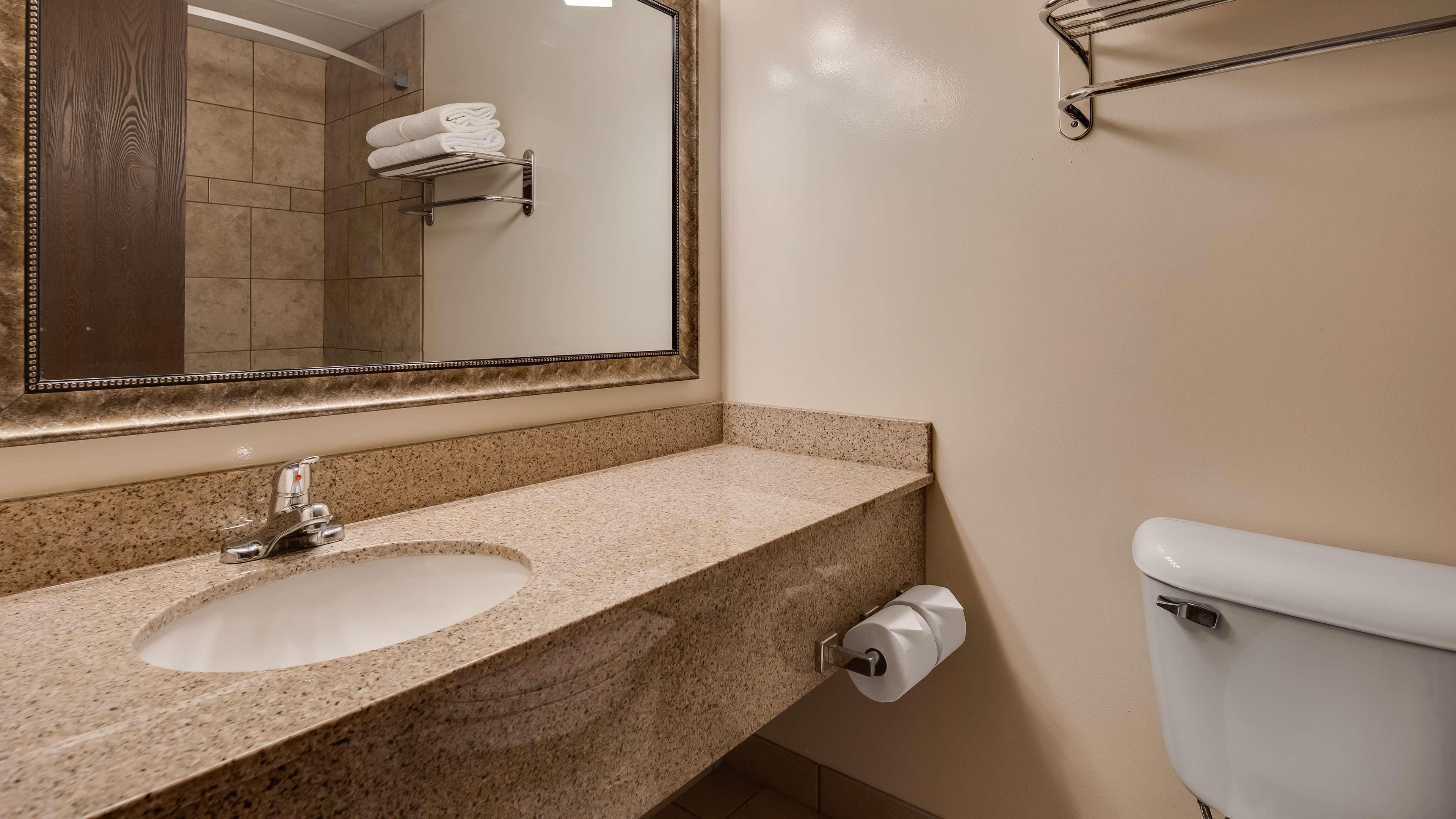 Best Western Angus Inn Great Bend Экстерьер фото