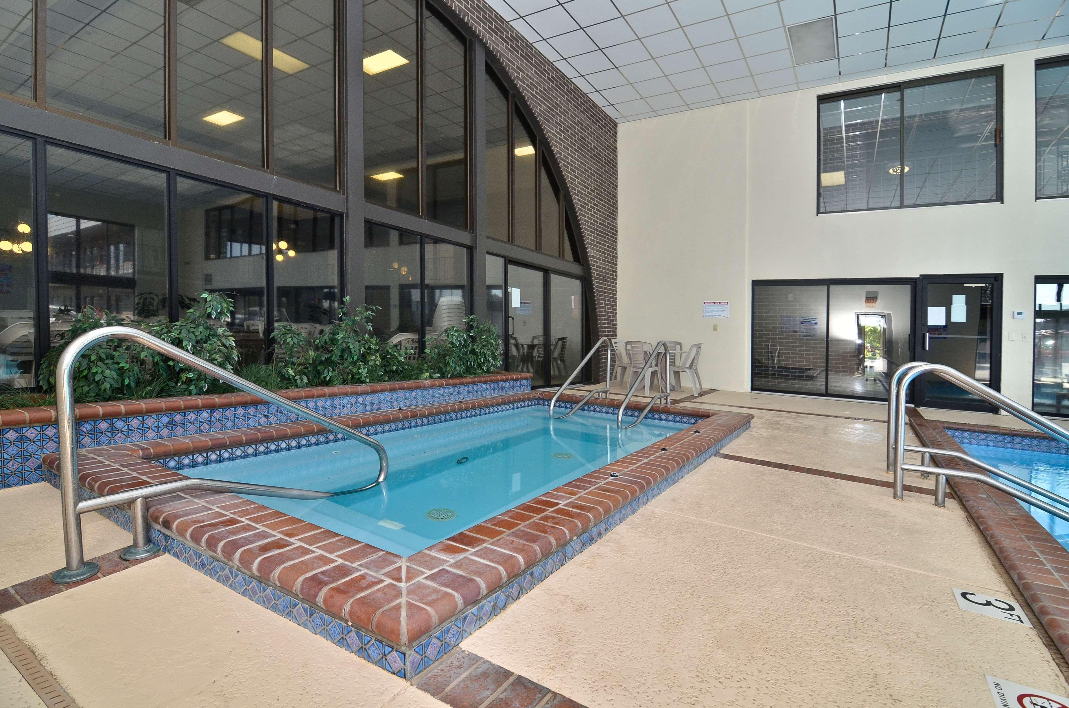Best Western Angus Inn Great Bend Экстерьер фото