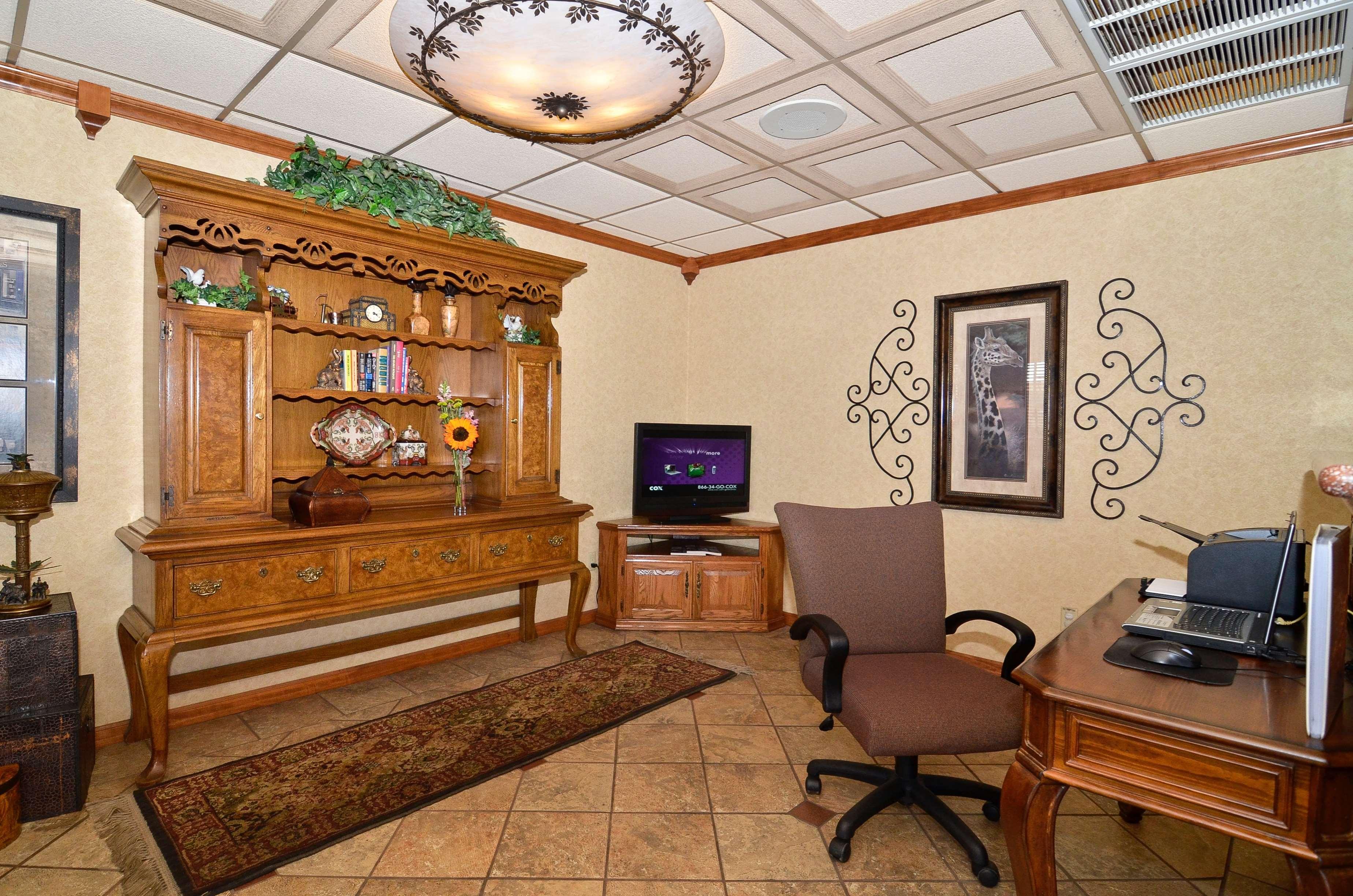 Best Western Angus Inn Great Bend Экстерьер фото