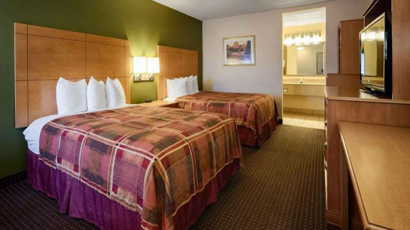 Best Western Angus Inn Great Bend Экстерьер фото